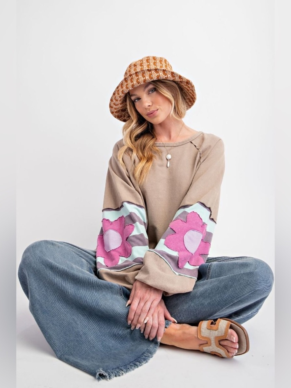 Easel Elora Petal Patch Pullover Top in Mushroom small